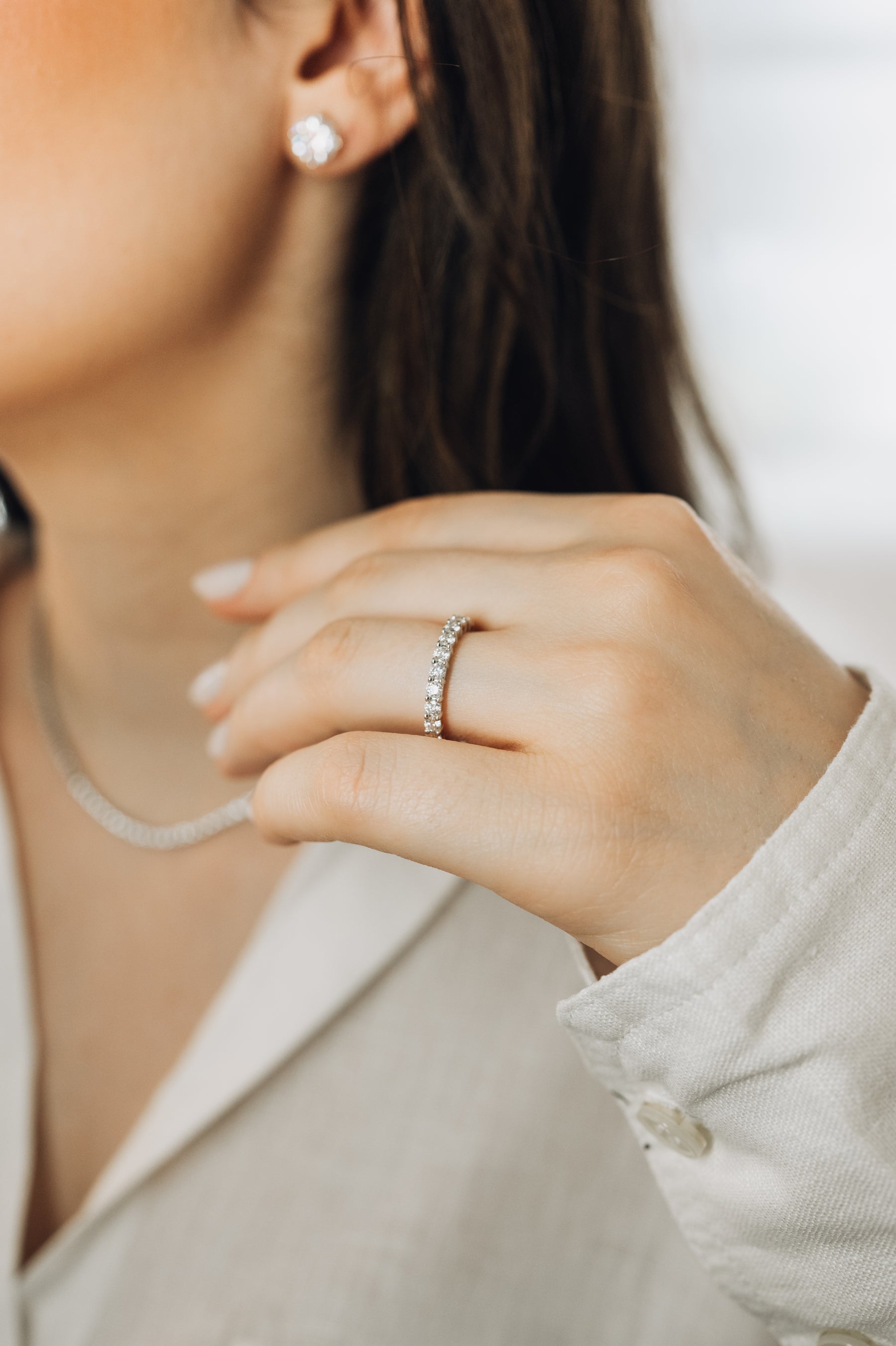 Anel inteiro cravejado 2,5mm Moissanite