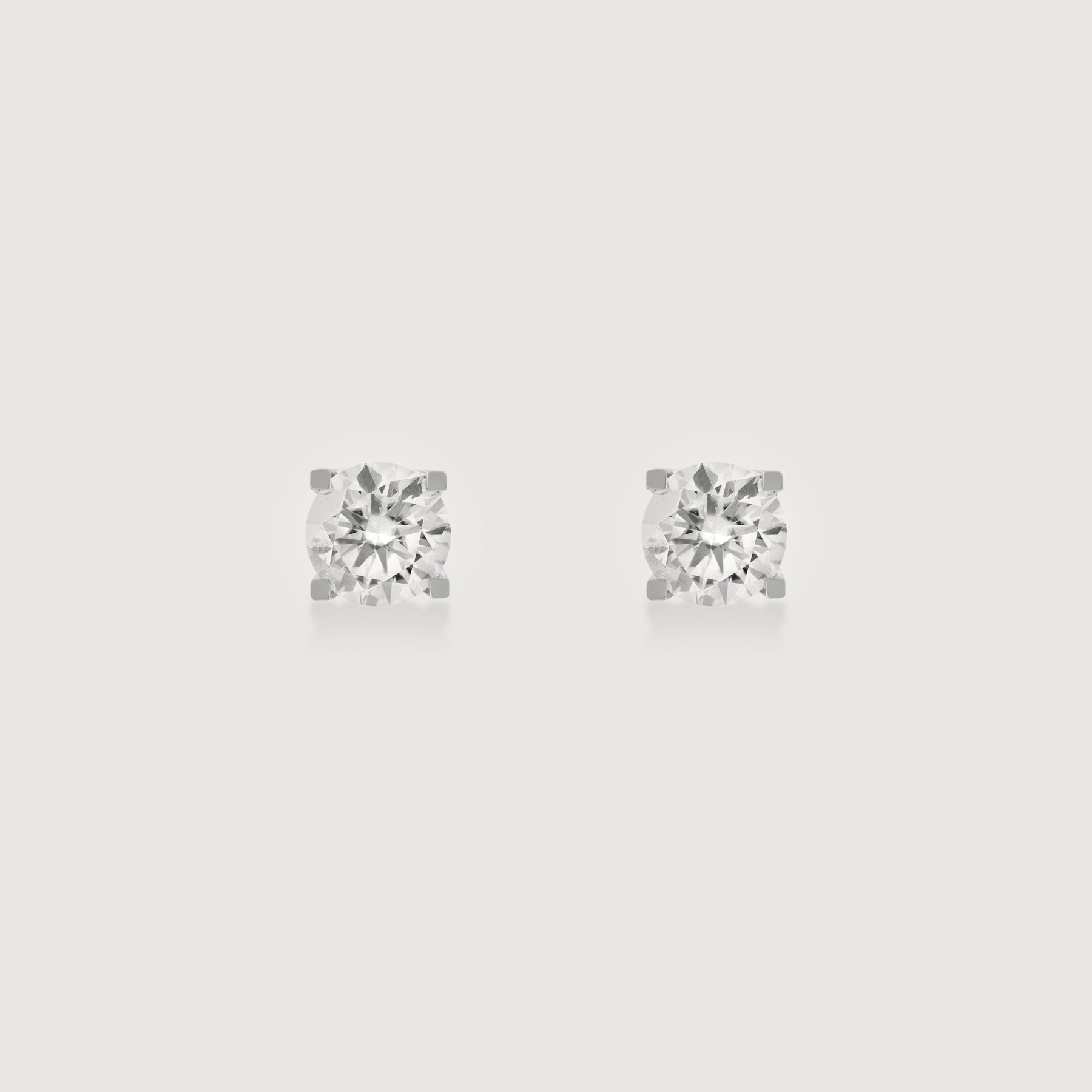 Brinco ponto de luz 10mm Moissanite 4 garras