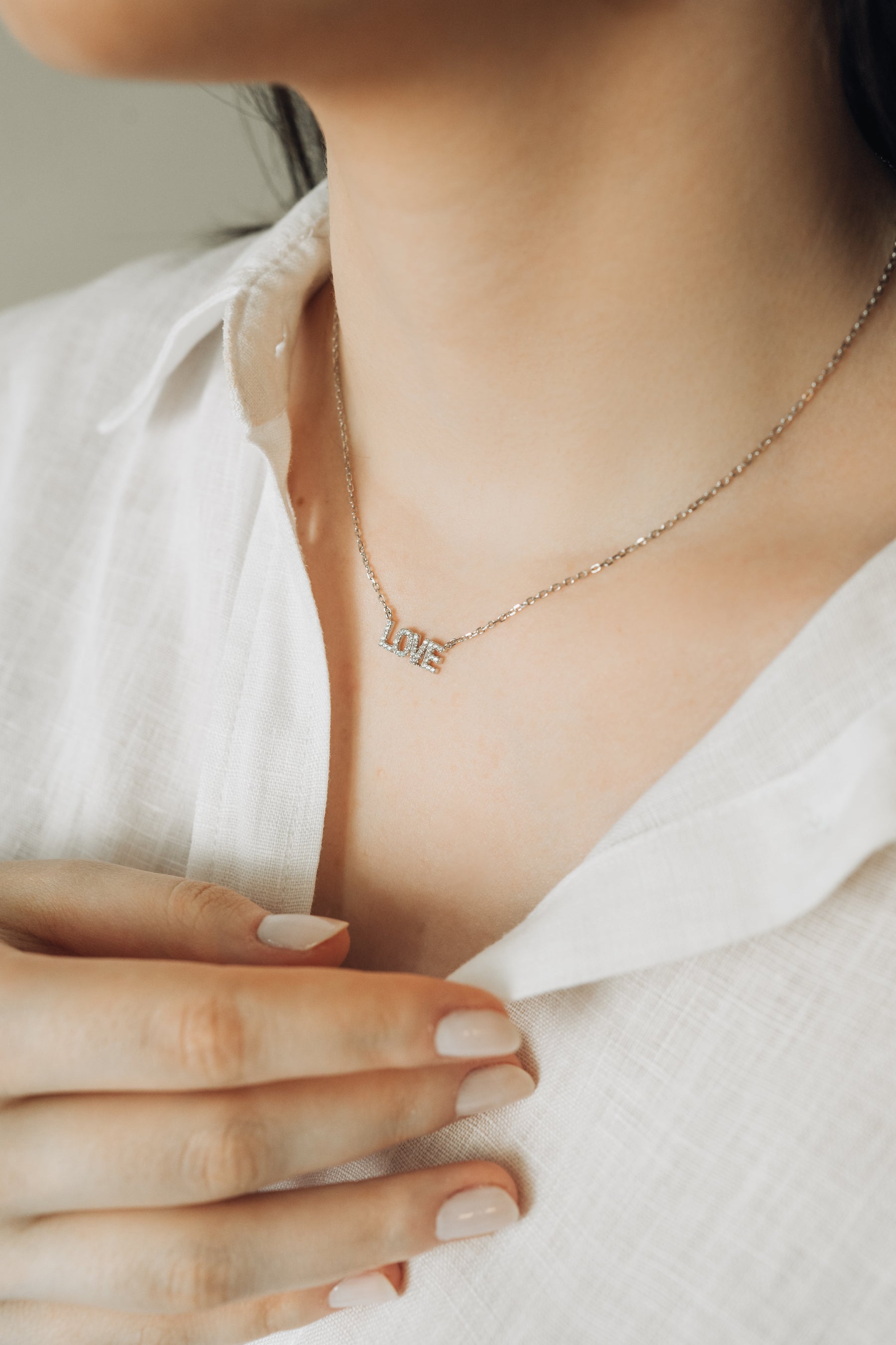 Colar Love em Zircônias em banho de ródio