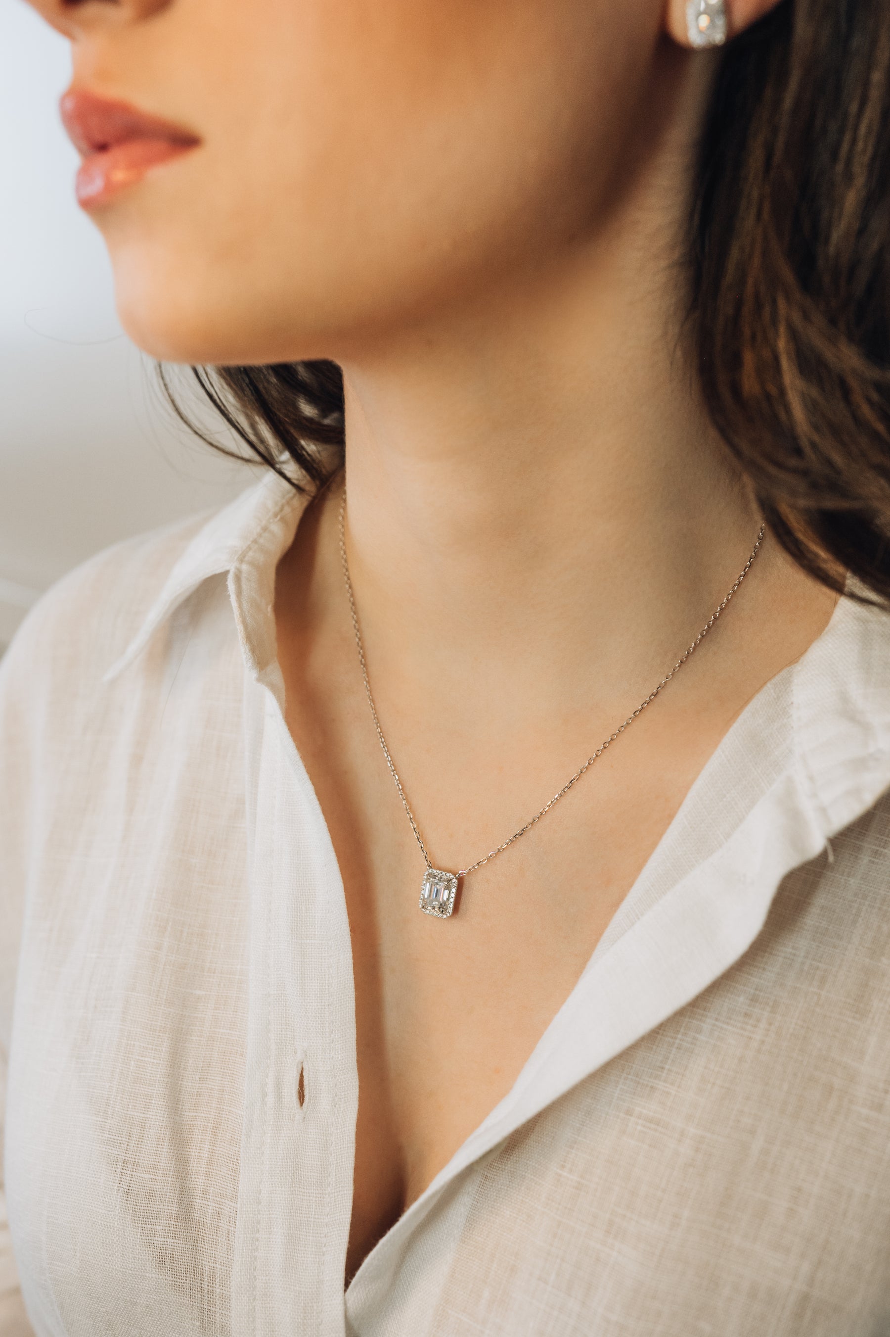 Colar Ponto de Luz Retangular cravejado de Moissanite