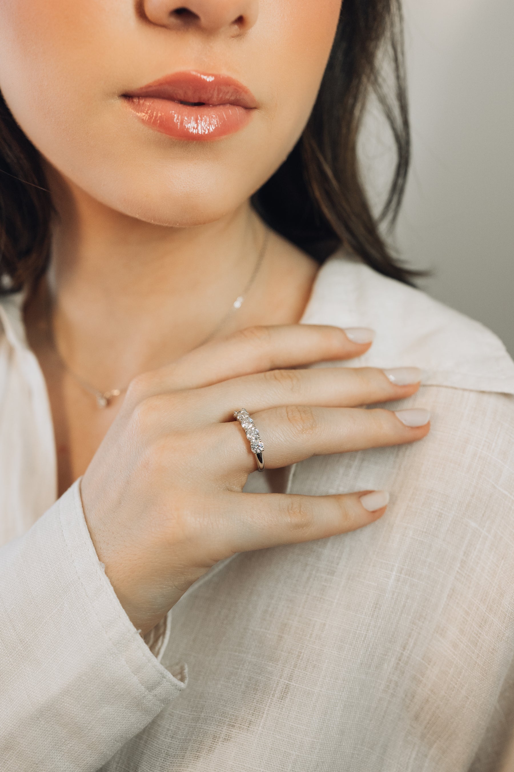 Anel com 6 cravações de Moissanites de 4mm