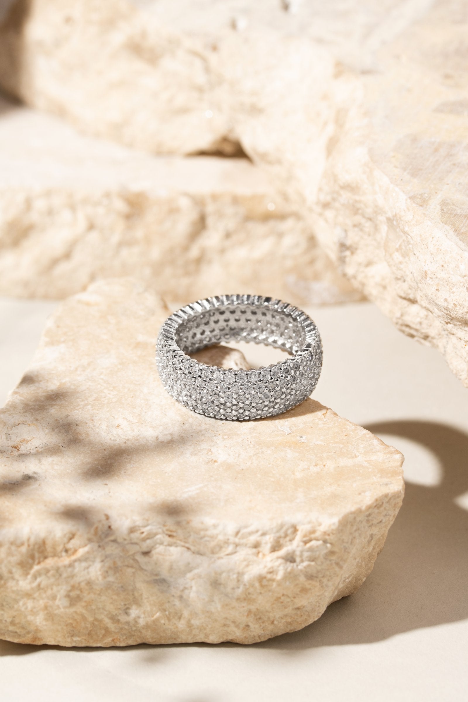 Anel 5 linhas de Zircônias cravejado