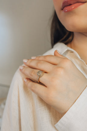 Anel Baú de Zircônias em Banho 18k