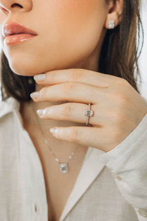 Anel Solitário meio aro cravejado 5mm Moissanite