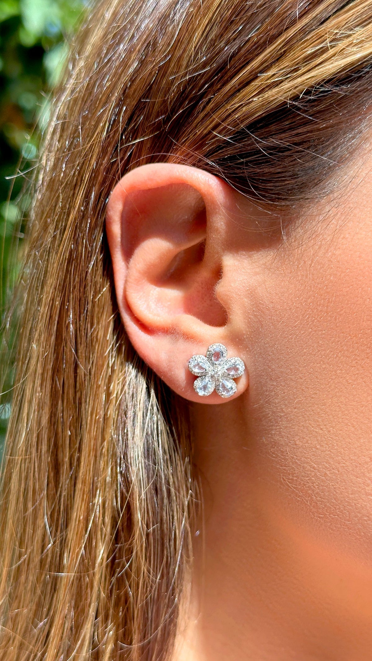 Brinco Flor 5 Pétalas de Zircônias e Cristal London Blue