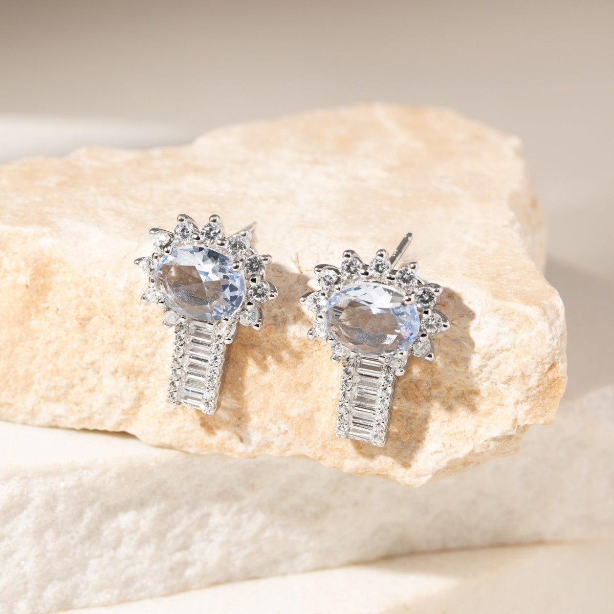 Brinco Cristal London Blue com Zircônias Brancas