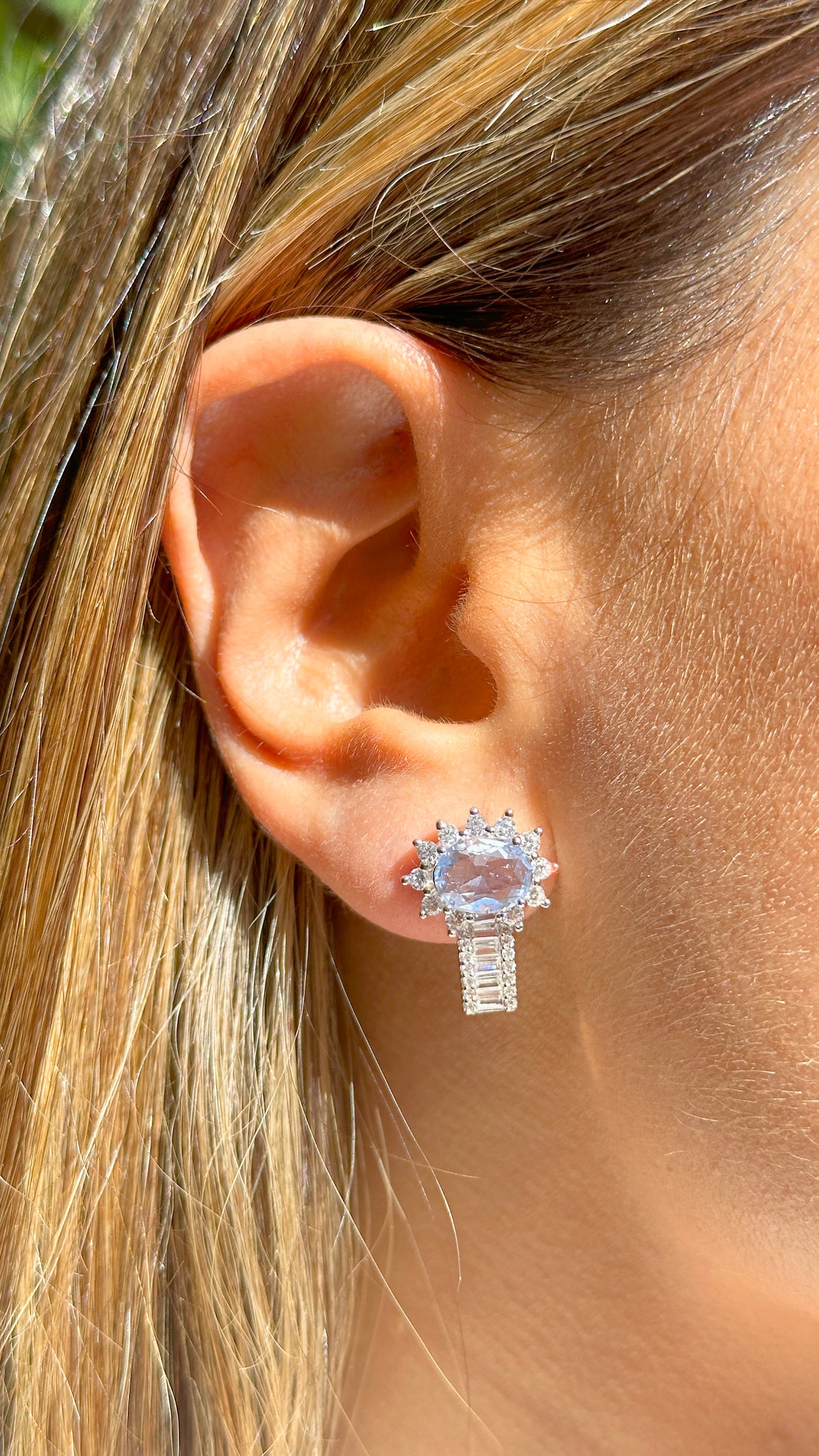 Brinco Cristal London Blue com Zircônias Brancas