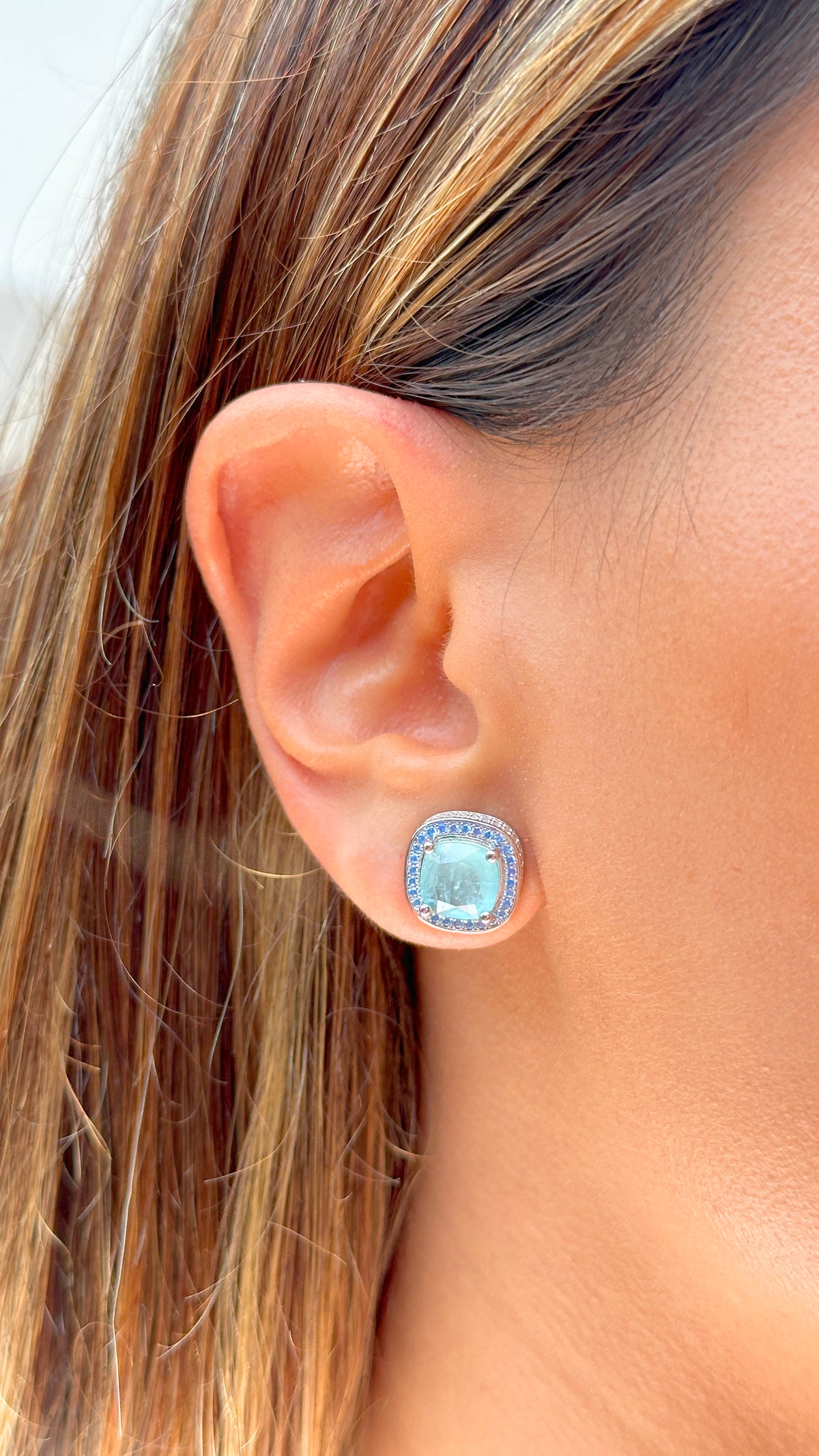 Brinco Fusion Turmalina Light quadrado bordado com Zircônias Azuis