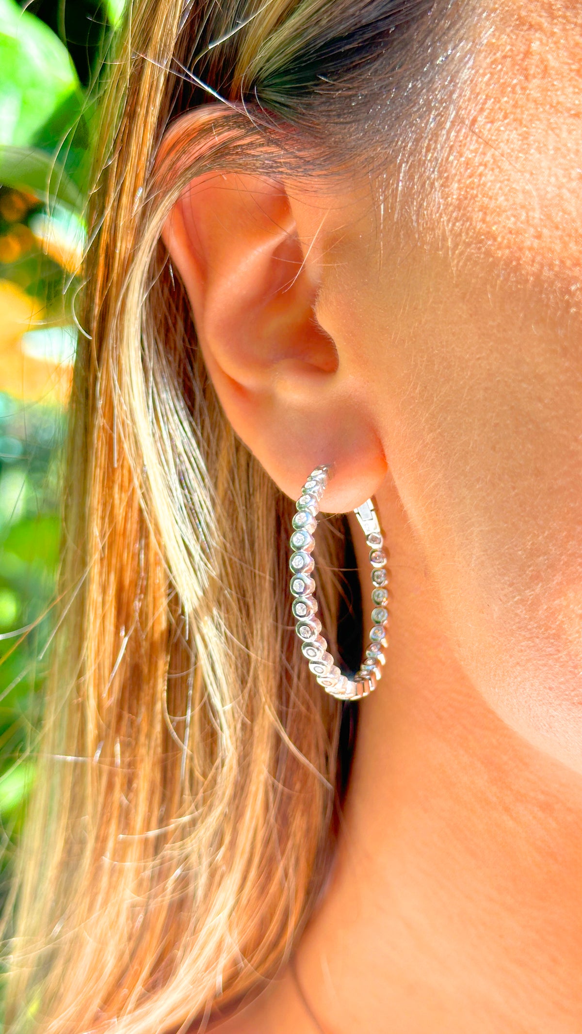 Brinco Argola de Zircônias Brancas