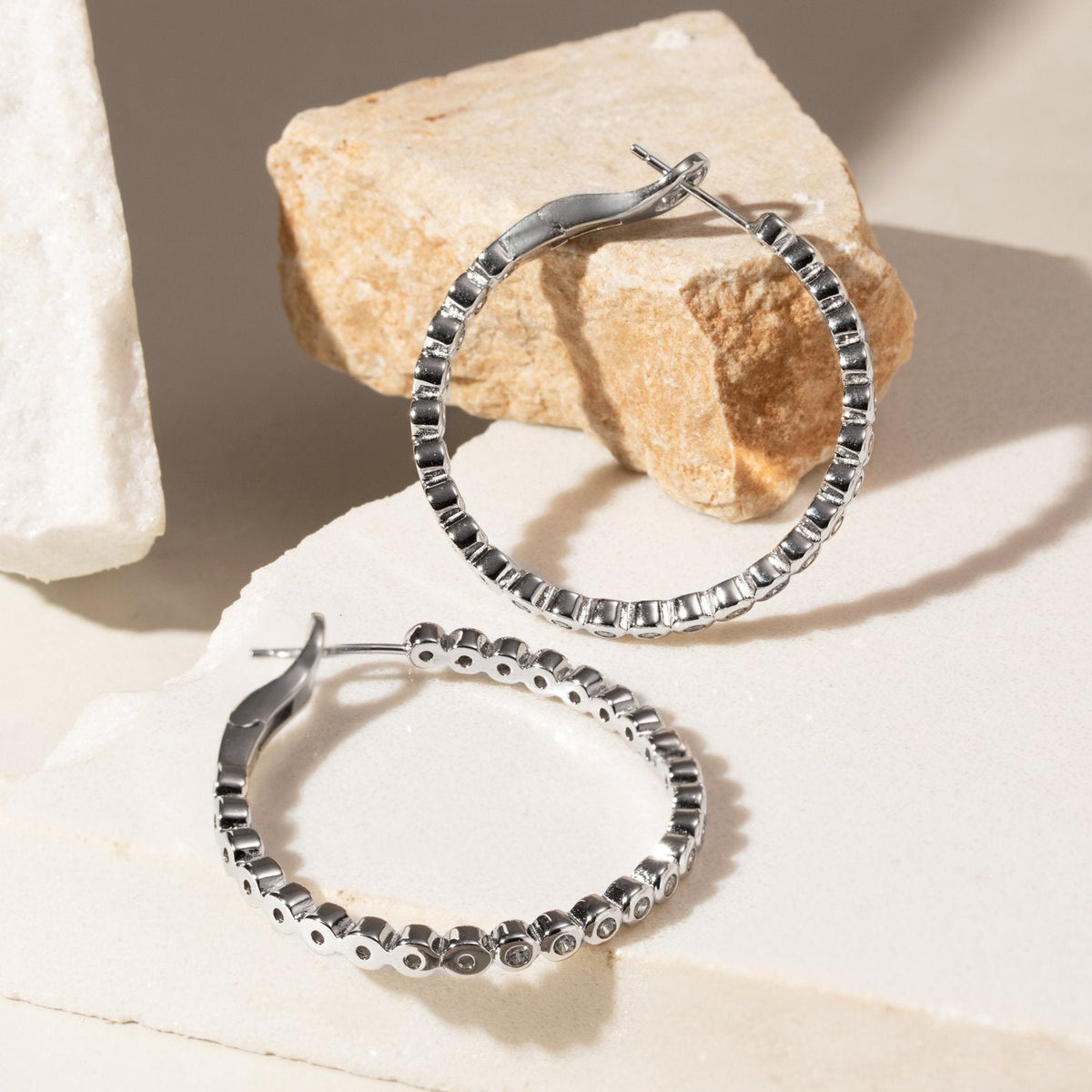 Brinco Argola de Zircônias Brancas