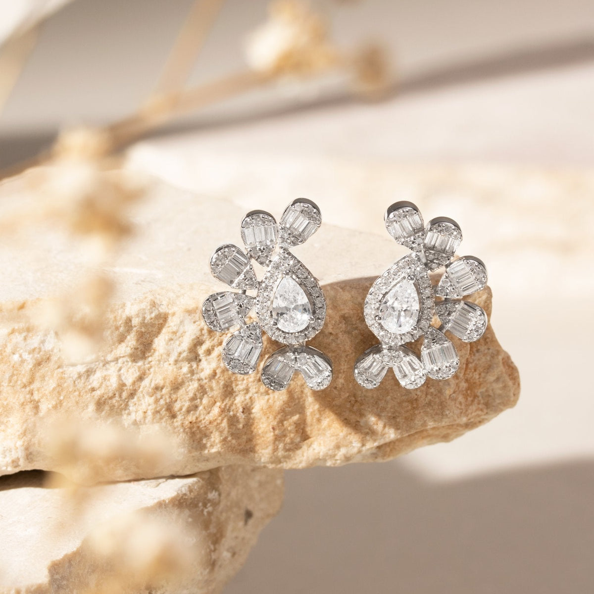 Brinco Gotas de Zircônias Brancas