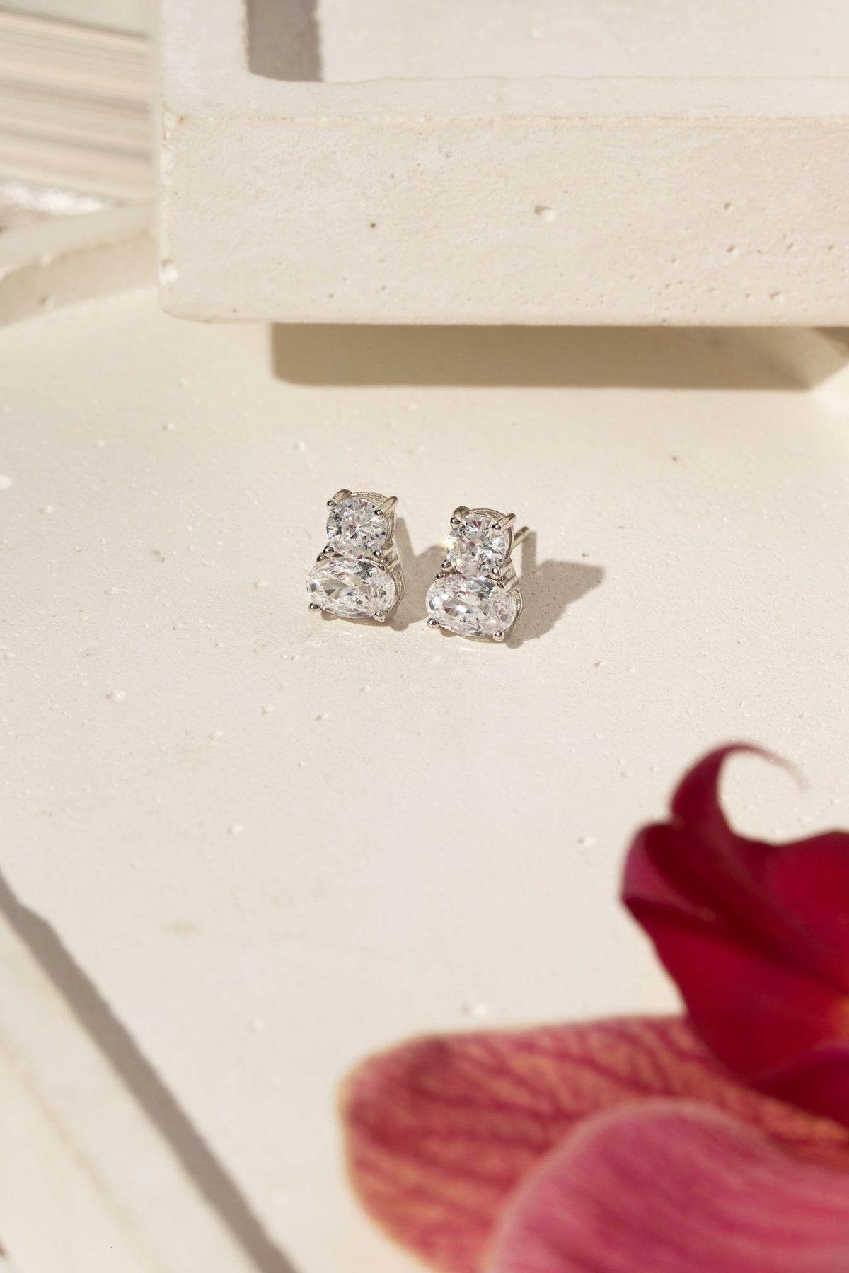 Brinco Topo Oval e Redondo de Zircônia 5A