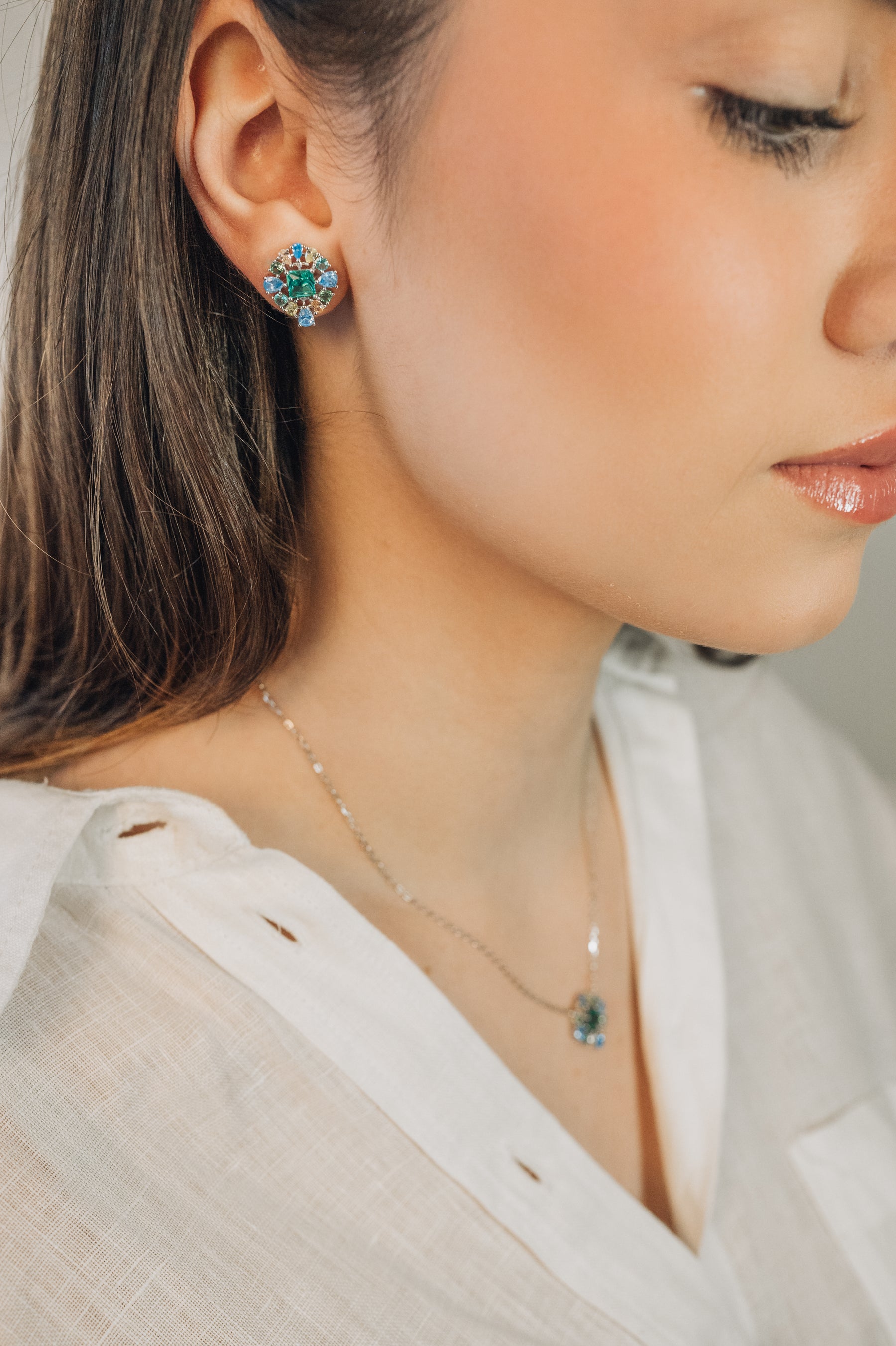 Brinco Oval multicolorido de Zircônias