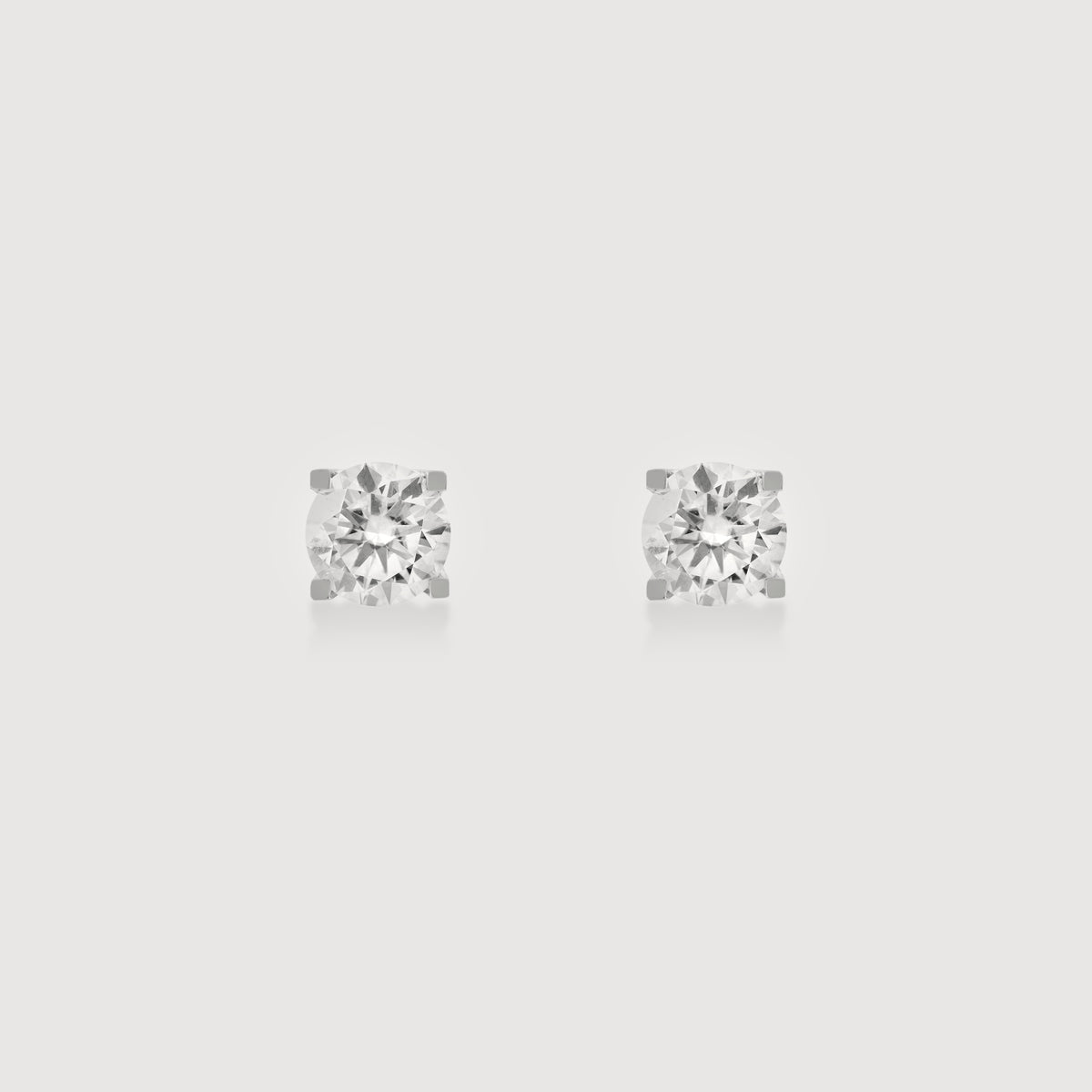 Brinco ponto de luz 10mm Moissanite 4 garras