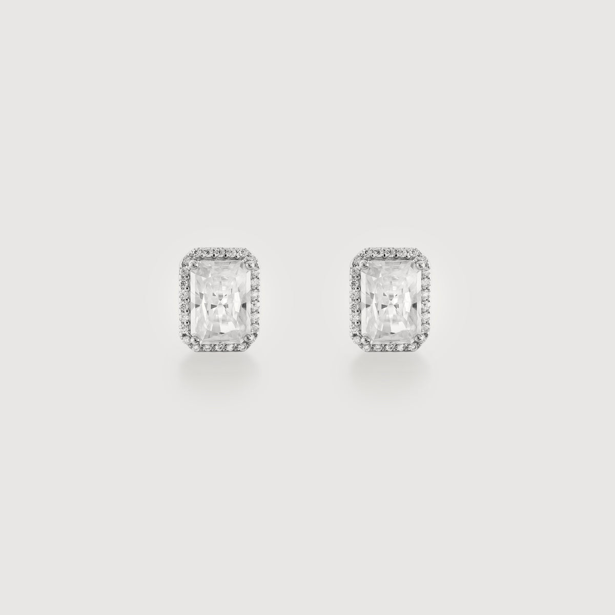 Brinco Retangular Cravejado 5x7x2mm Moissanite