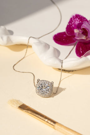 Colar Quadrado de Zircônias Brancas