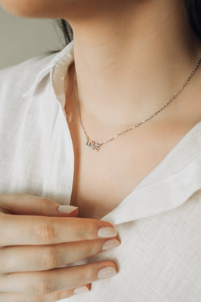 Colar Love em Zircônias em banho de ródio