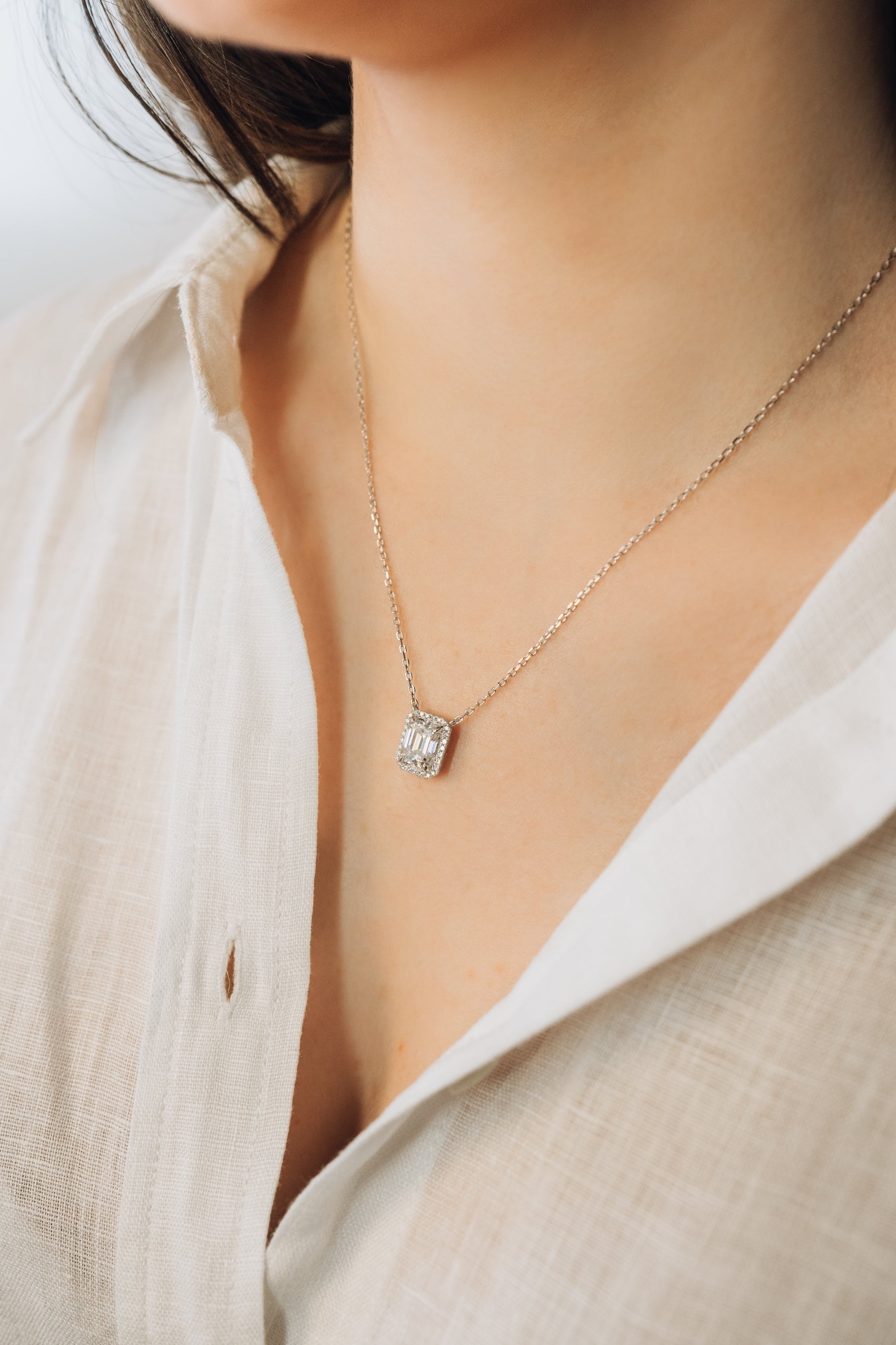 Colar Ponto de Luz Retangular cravejado de Moissanite