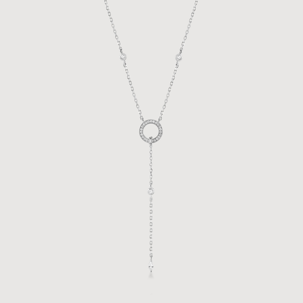 Gravata com círculo, pontos e navetes em Zircônias