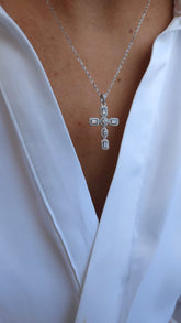 Crucifixo inteiro cravejado de Zircônias