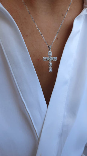 Crucifixo inteiro cravejado de Zircônias