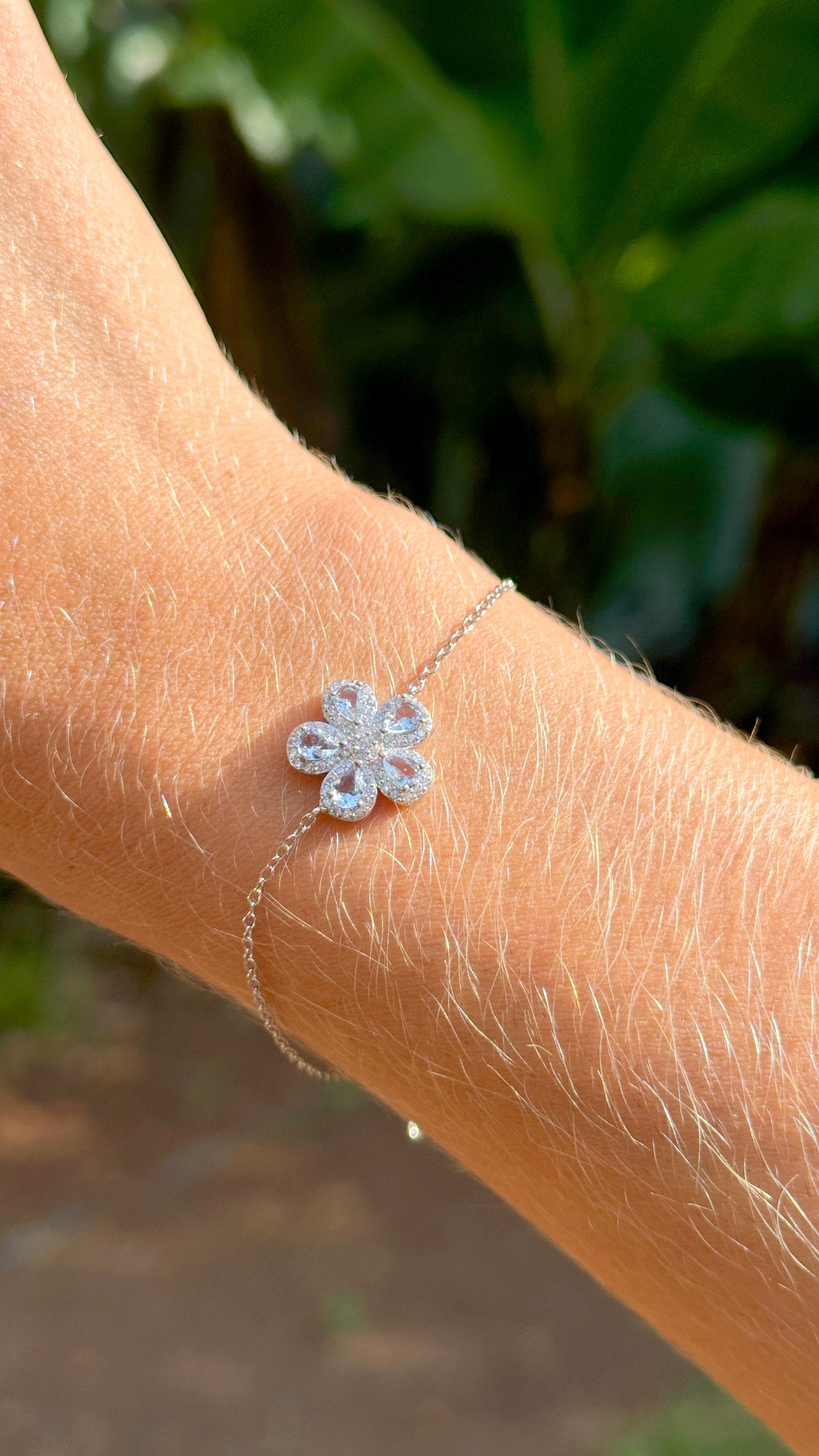 Pulseira Flor 5 Pétalas de Zircônias e Cristal London Blue